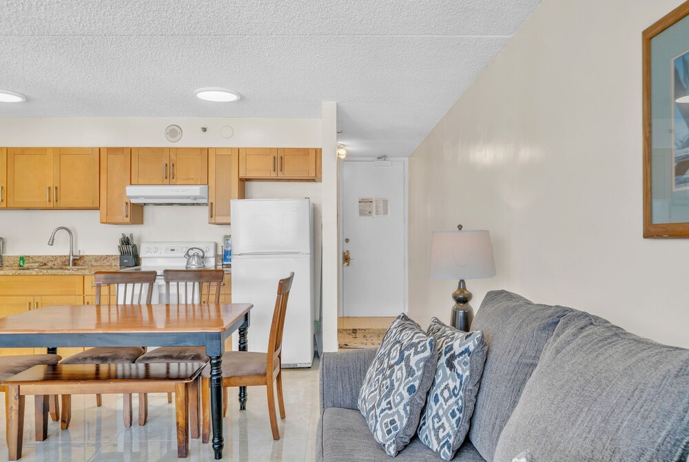 Standard Ocean View Condo 35th floor views Free parking & Wifi by Koko Resort Vacation Rentals Honolulu - photo 24