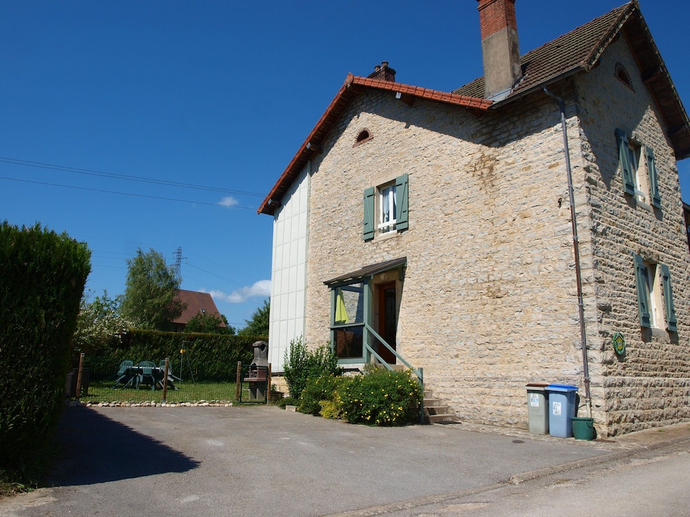 Gite lac de Vouglans — 4-Star Luxury Hotel in Ferney-Voltaire, France