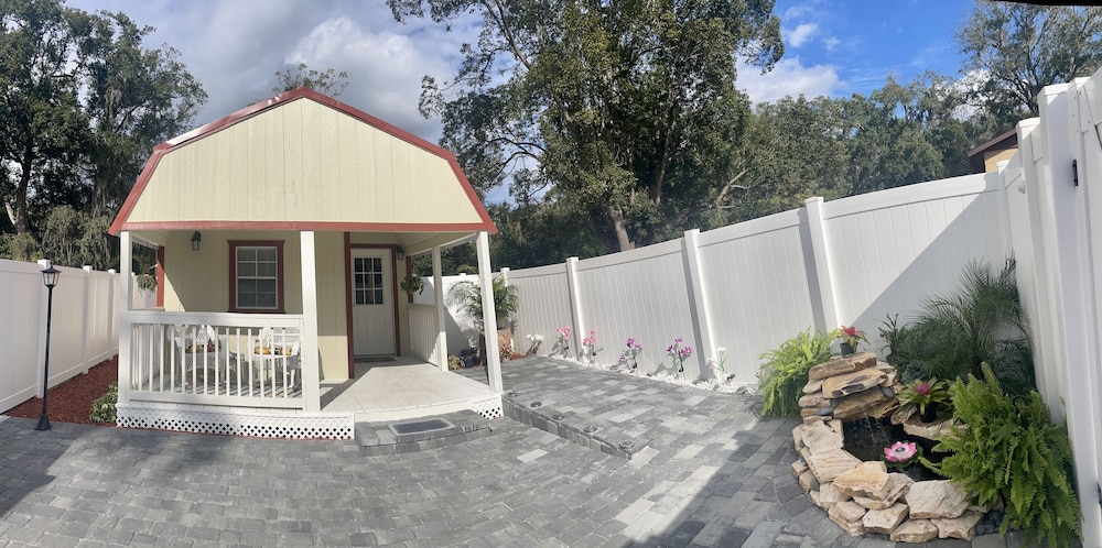 The Tiny Cottage in The Springs — 4-Star Luxury Hotel in Altamonte Springs, United States