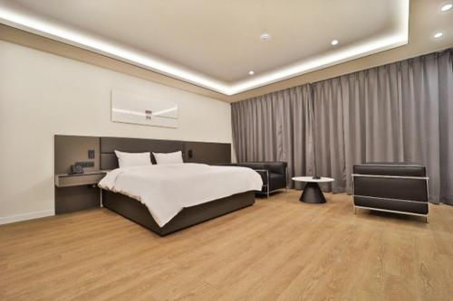 Brown Dot Gumiwonpyeong Branch in Gumi, South Korea