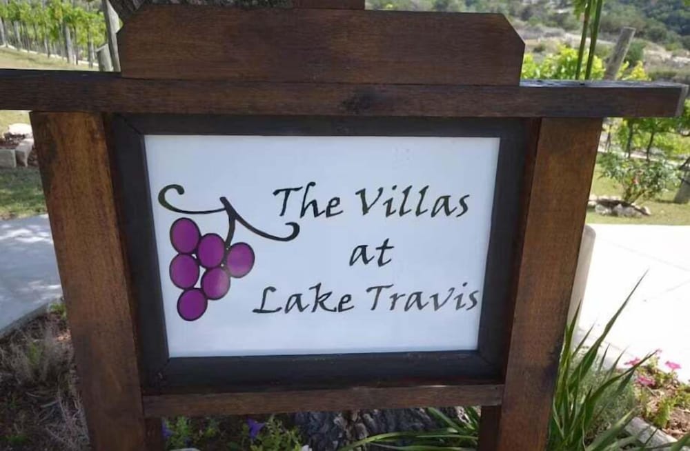 Chardonnay Haus Unit C — 4-Star Luxury Hotel in Leander, United States