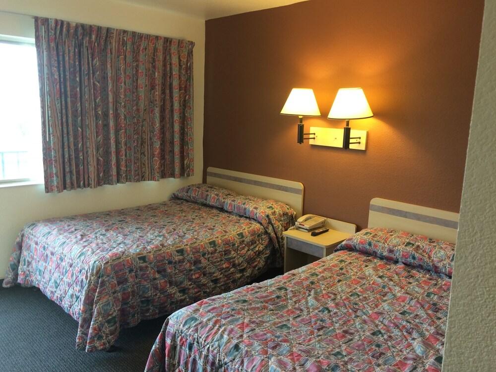 Travelodge by Wyndham Raton - photo 8