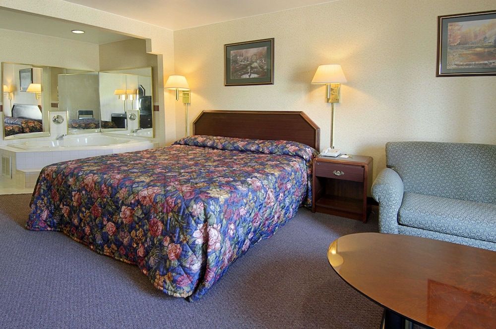Brentwood Inn & Suites - photo 12