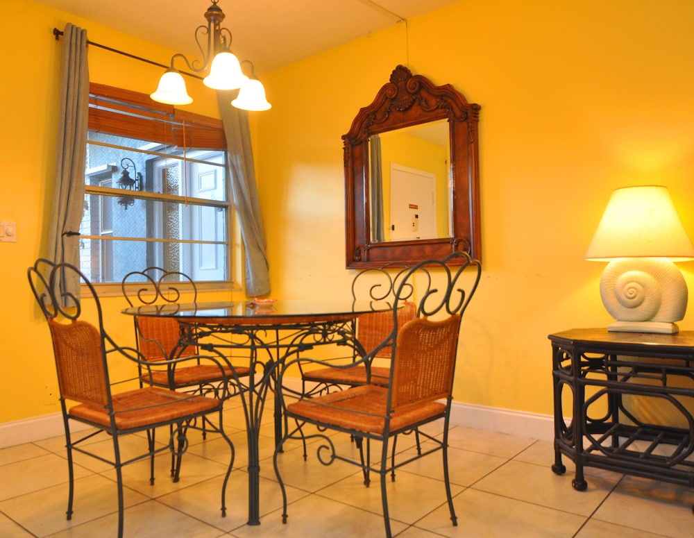 Lido Islander Inn - photo 23
