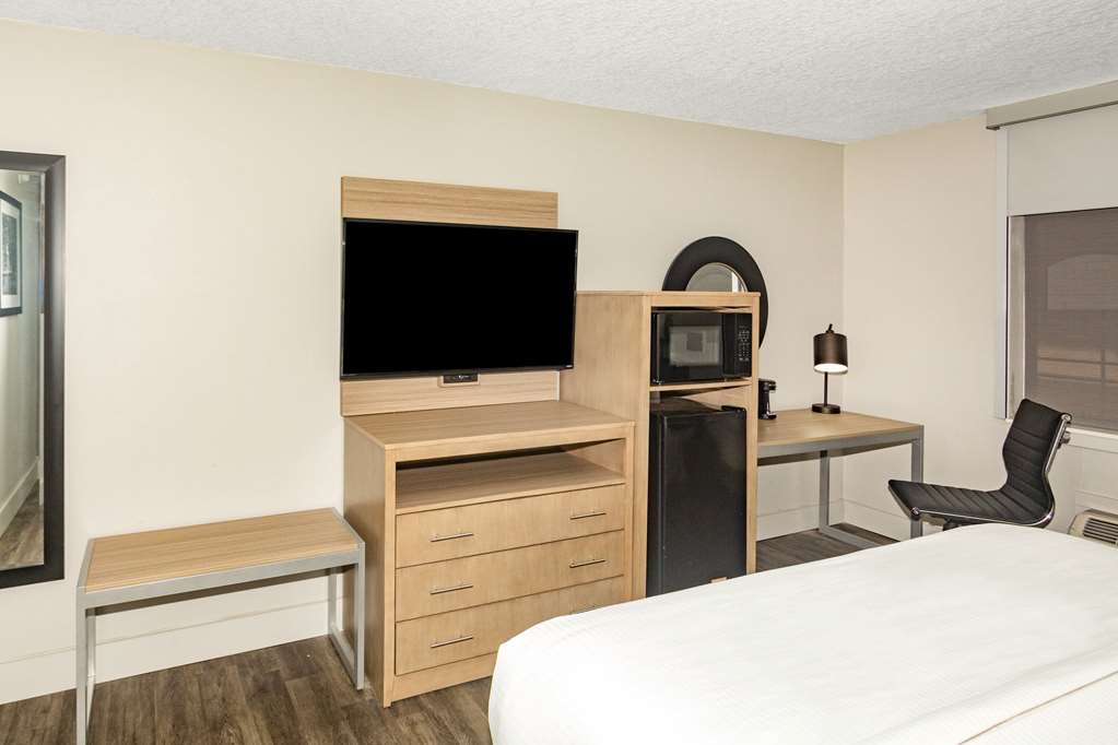 La Quinta Inn & Suites by Wyndham Joplin - photo 22