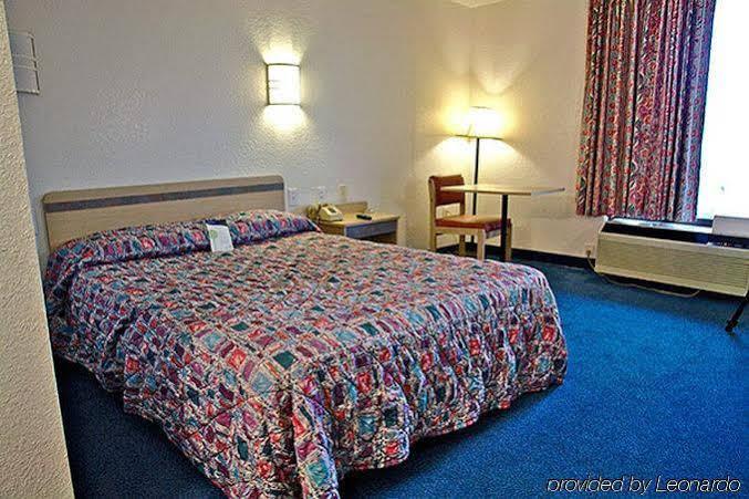 Motel 6 Huntsville Madison - photo 4