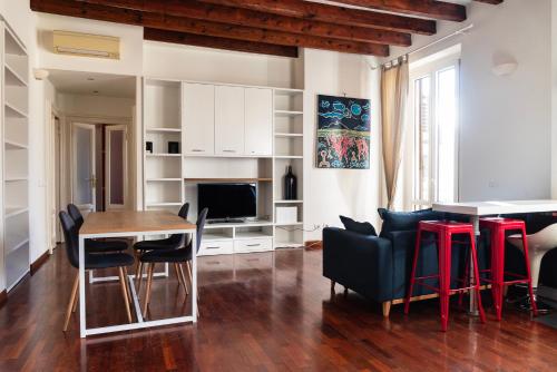 Youhosty Perugino 6 — 4-Star Luxury Hotel in Milan, Italy