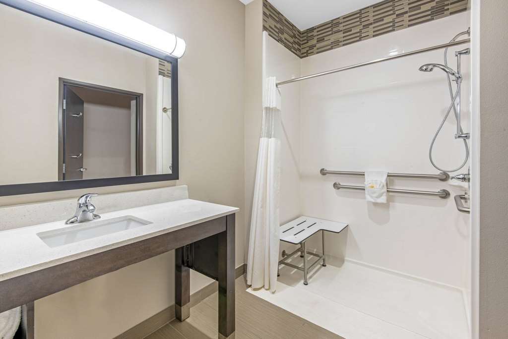 La Quinta Inn & Suites by Wyndham Weatherford OK - photo 13