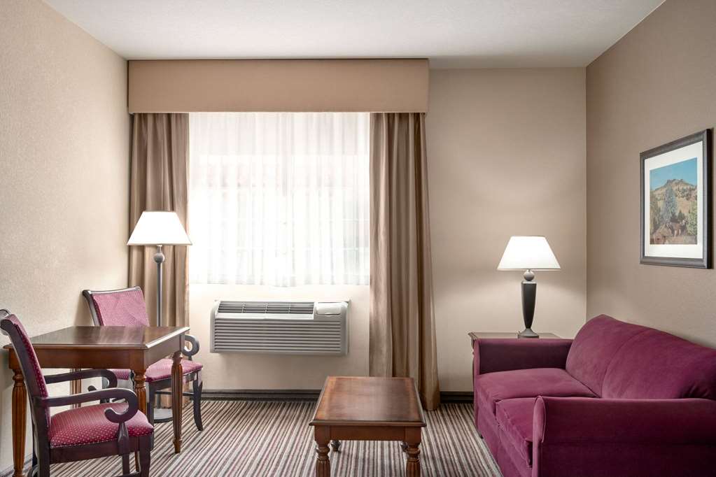 La Quinta Inn & Suites by Wyndham Trinidad - photo 34