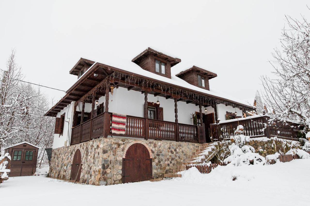 Casa cu Cerdac — 4-Star Luxury Hotel in Nucsoara, Romania