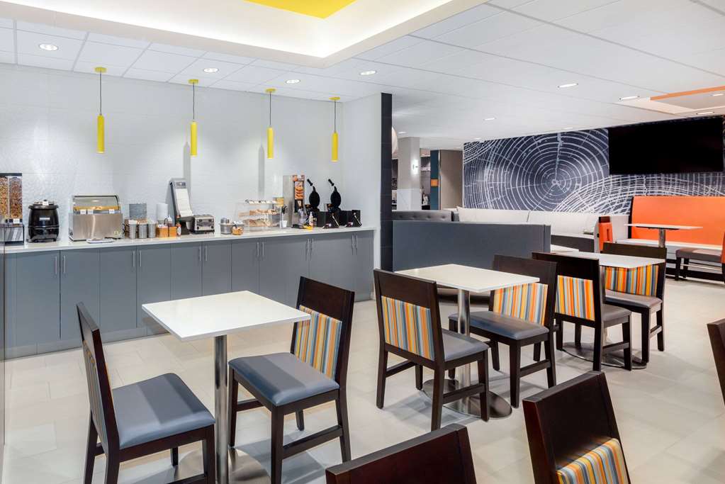 La Quinta Inn by Wyndham Lynnwood - photo 23