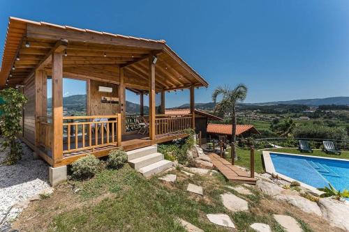Fernandes Guest house Yellow Bungalow — 4-Star Luxury Hotel in Ponte De Lima, Portugal