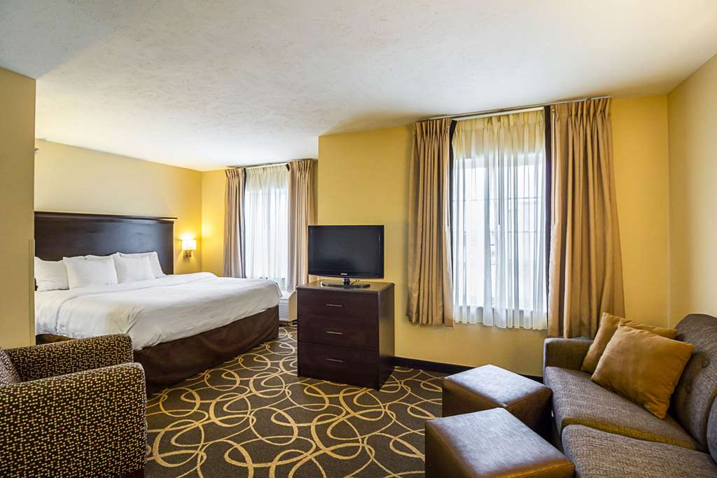 MainStay Suites Fargo I 94 Medical Center - photo 12