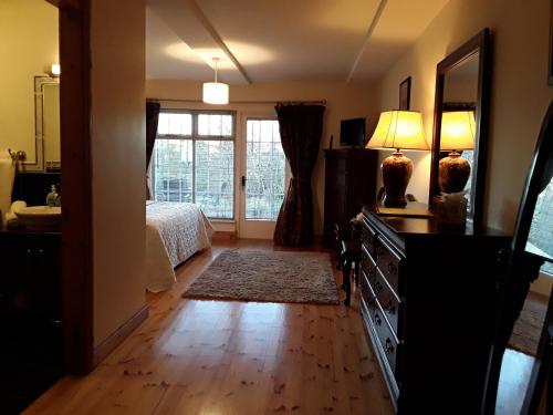 3 Bed Townhouse Sleeps 6 Pet Friendly — 4-Star Luxury Hotel in Birr, Republic of Ireland