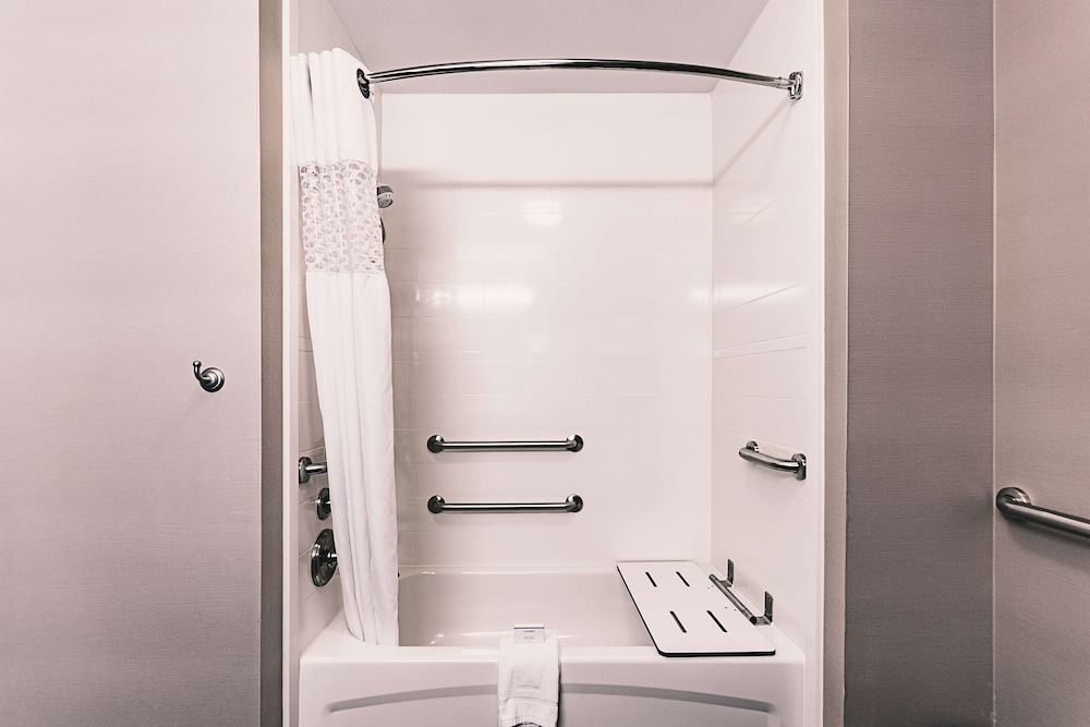 Hampton Inn Niagara Falls Blvd - photo 33