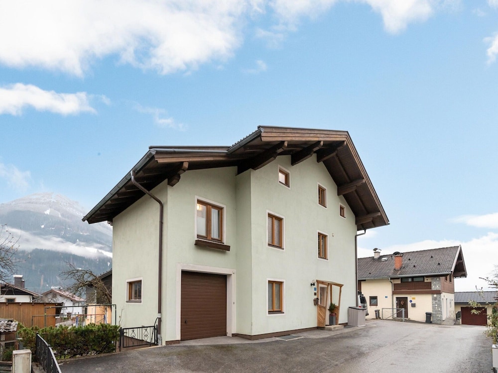 Chalet in Niedernsill near Ski Slopes — 4-Star Luxury Hotel in Niedernsill, Austria