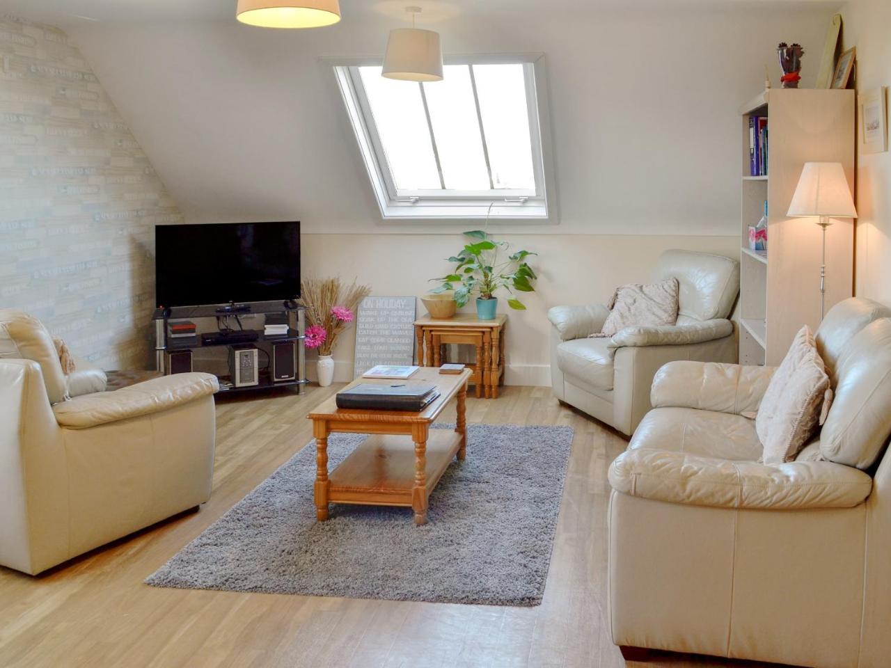 12 Maritime House — 5-Star Luxury Hotel in Bridport, United Kingdom