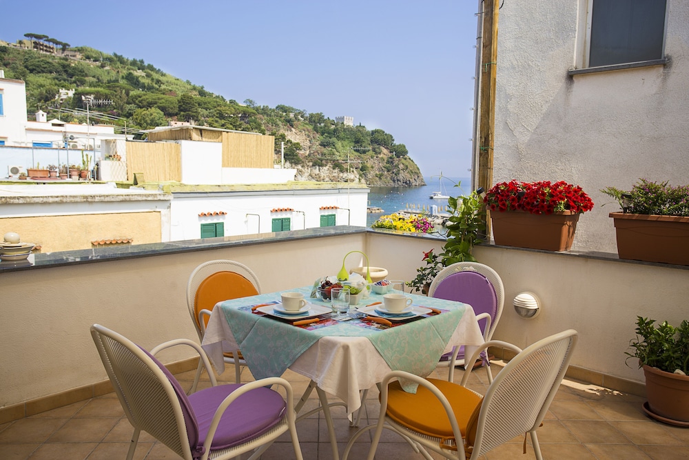 Celestina — hotel in Lacco Ameno