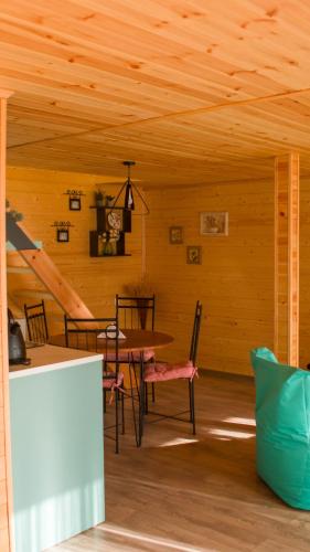 Cliffside cottage Kazbegi