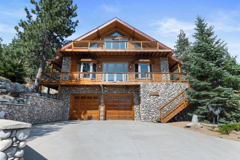 Amazing Grace Zen mountain retreat with lake views in Big Bear Lake, United States