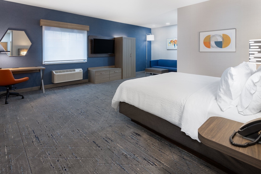 Holiday Inn Express & Suites Center Township by IHG - photo 3