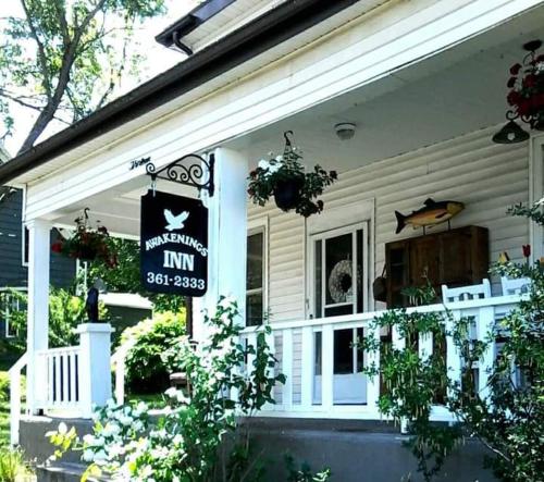 Awakenings Inn — hotel in Montague