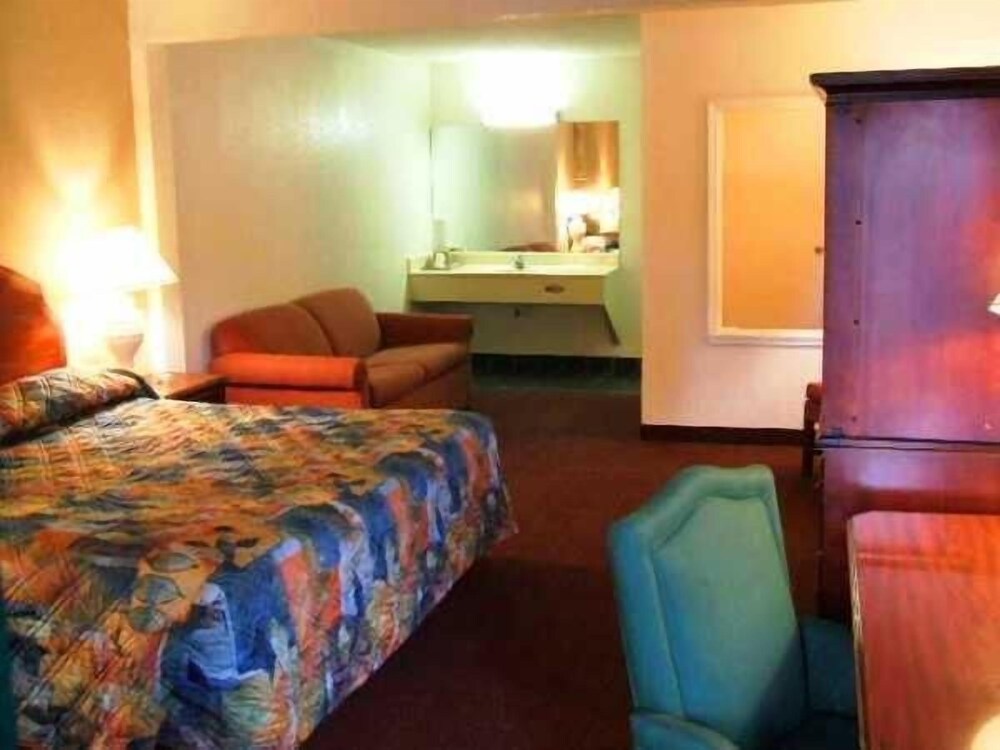 A Victory Inn and Suites Detroit - photo 3