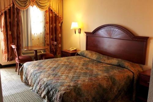 Summit Inn & Suites Hempstead - photo 8