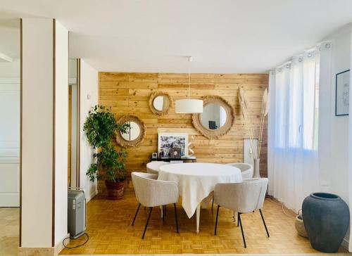 Spacieux T3 Climatise Avec Parking Proche Gare in Villefranche-Sur-Saone, France