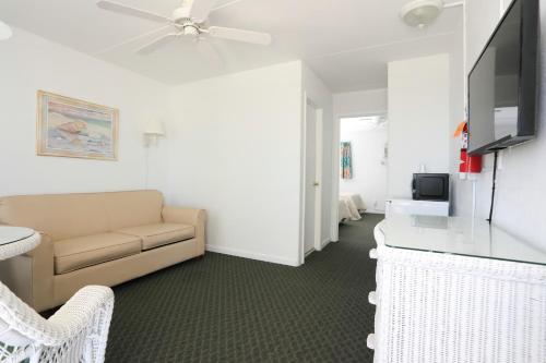 Commander by the Sea Motel - photo 29