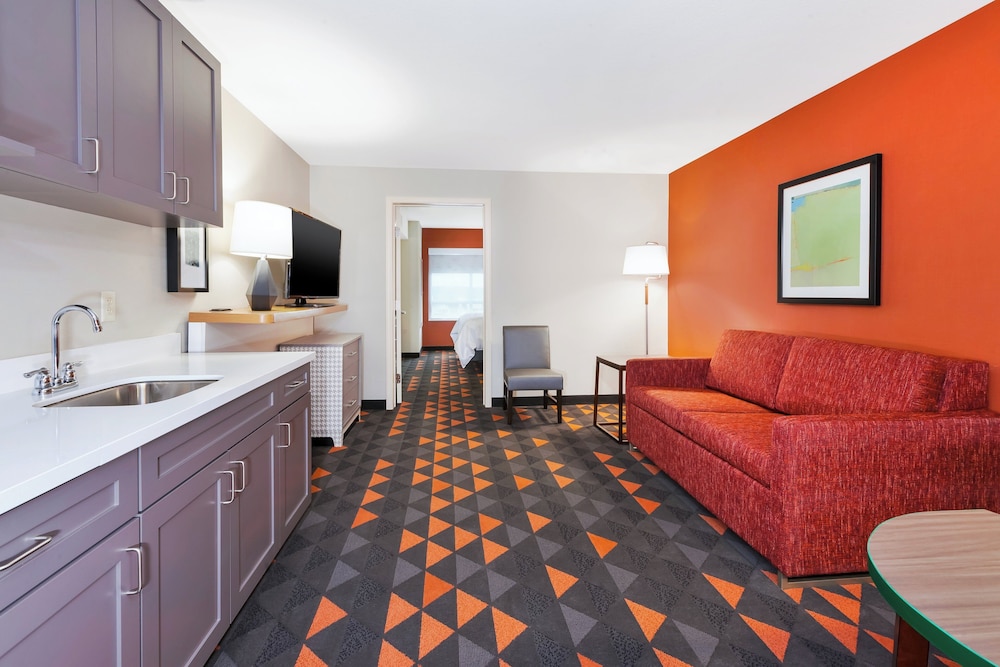 Holiday Inn & Suites Toledo Southwest Perrysburg by IHG - photo 15