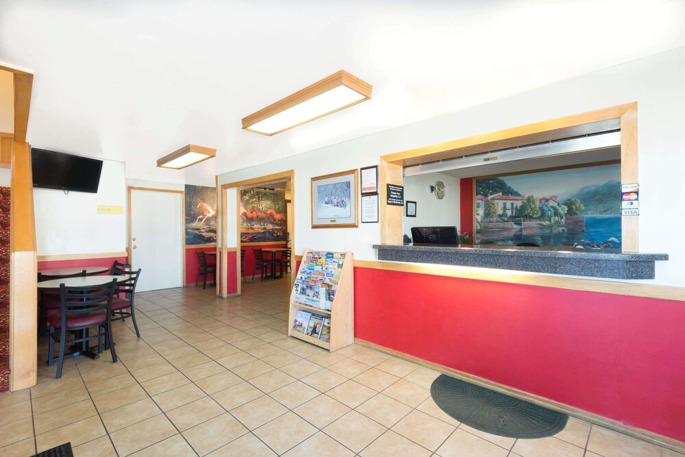 Super 8 by Wyndham Sheridan - photo 5