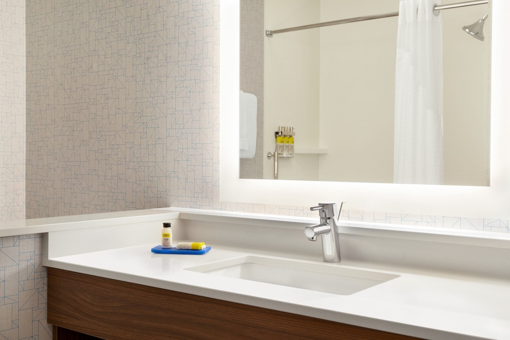 Holiday Inn Express and Suites Beaver Dam - photo 15