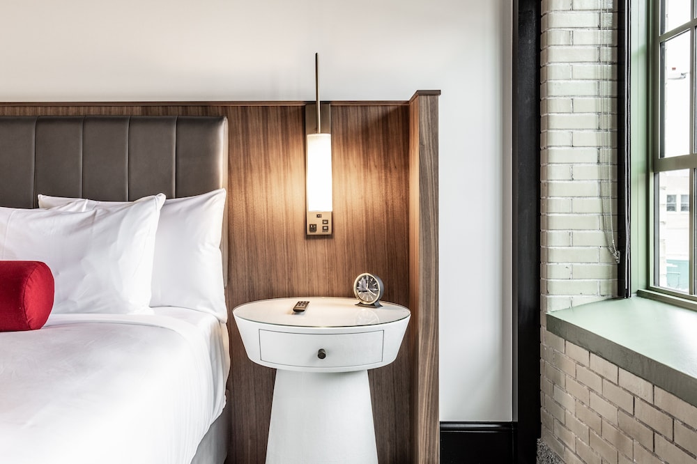 Bottleworks Hotel - photo 12