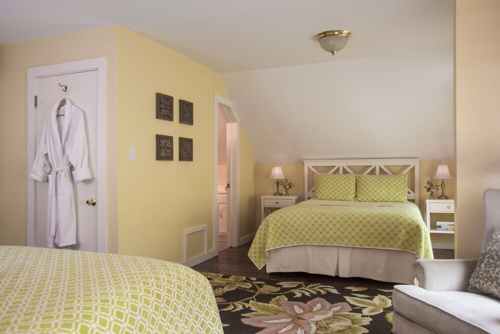 Brass Lantern Inn - photo 22