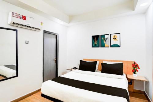 Collection O Vasundhara Enclave Delhi in Noida, India