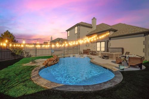 Vibrant Texas Escape 5BR Pool & Hot Tub — hotel in Rowlett