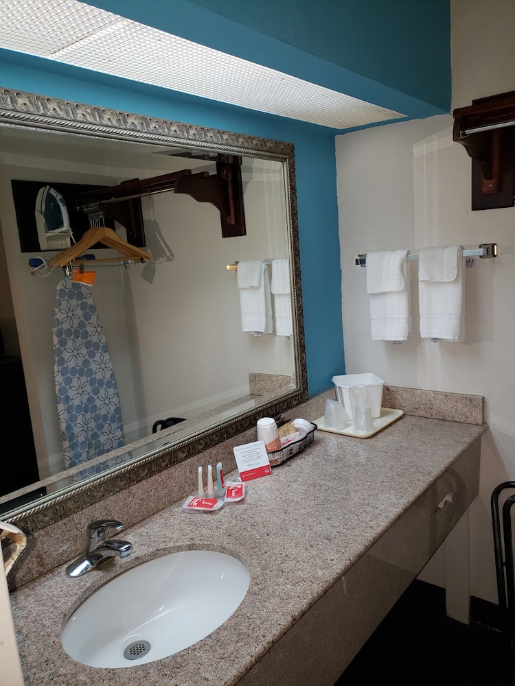 Econo Lodge Elizabeth City - photo 25