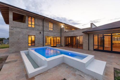 The Landing Nanyuki One Bedroom Guest house — 4-Star Luxury Hotel in Nanyuki, Kenya