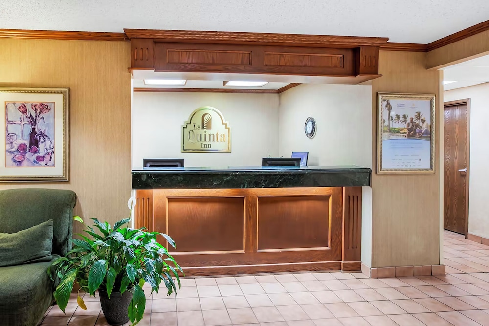 Norwood Inn and Suites Detroit - photo 2