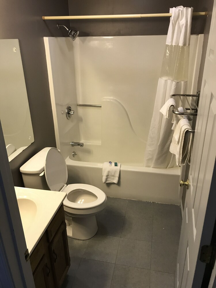 Travelers Inn And Suites - photo 23