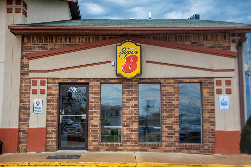 Super 8 by Wyndham Mountain Home - photo 4