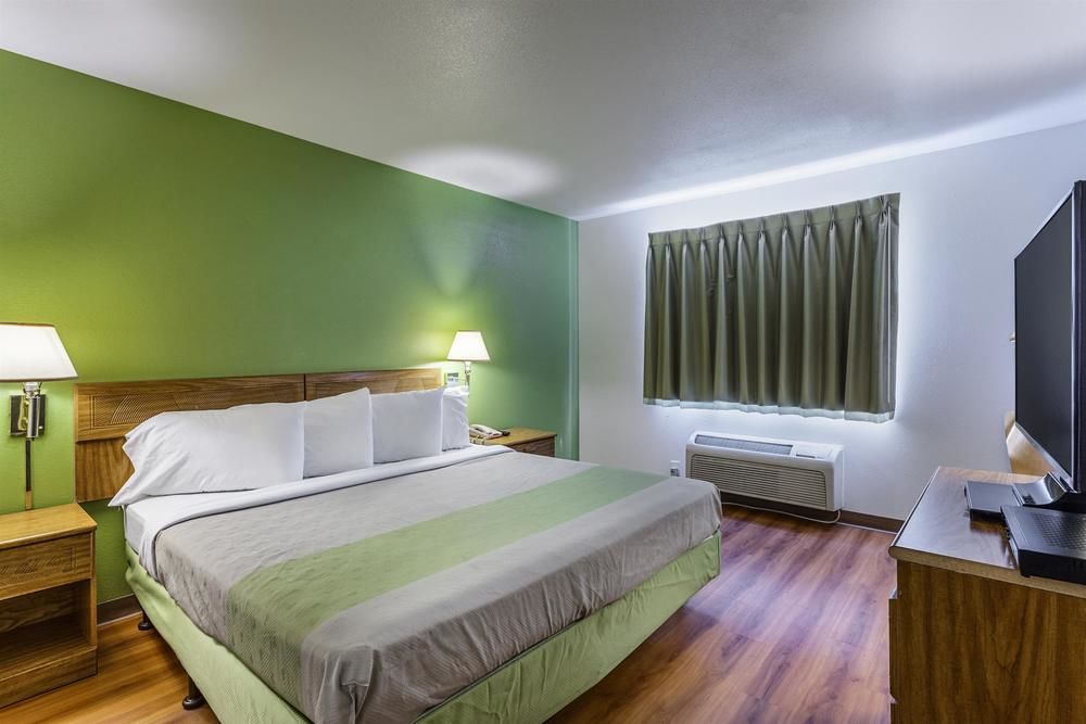 Motel 6 - photo 26
