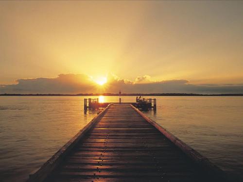 Quaint Charming Pumicestone Cottage Beach Charm ZA7 — 4-Star Luxury Hotel in Golden Beach, Australia