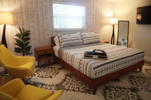 Heart of Ormond Beach Self check in Beach — hotel in Ormond Beach