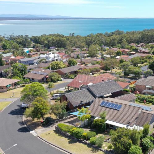 JUST 4 YOU amazing sea views WIFI fully air conditioned king bed in Vincentia, Australia