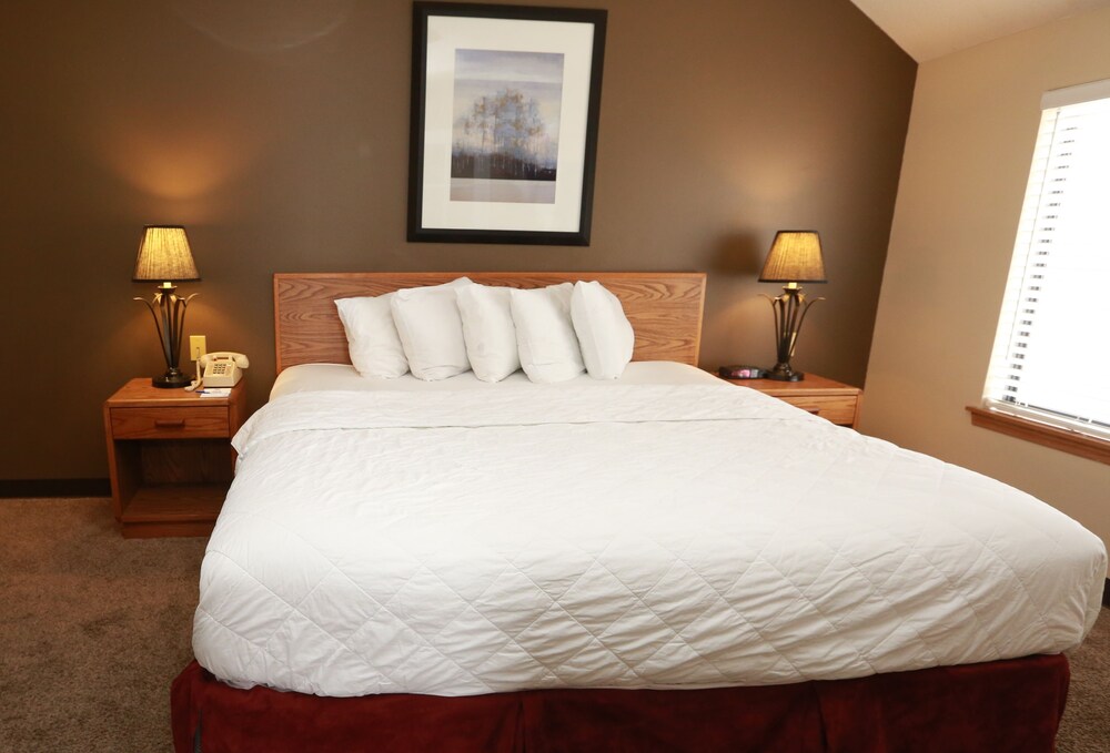Sterling Hotel and Suites - photo 13
