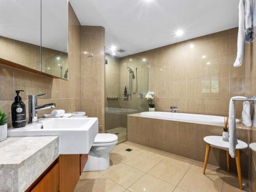 Cotton Beach 94 Mid Floor Penthouse with Bush View — 4-Star Luxury Hotel in Casuarina, Australia