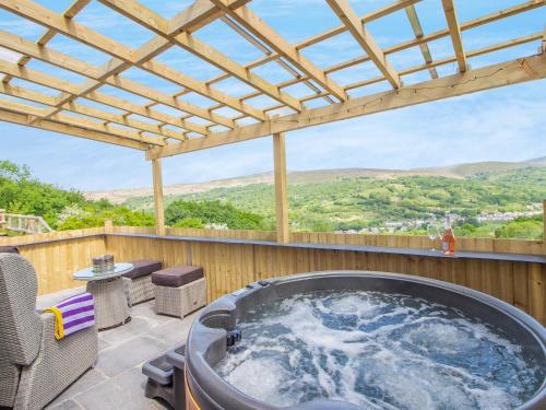 Hoglet Cottage — 4-Star Luxury Hotel in Ammanford, United Kingdom