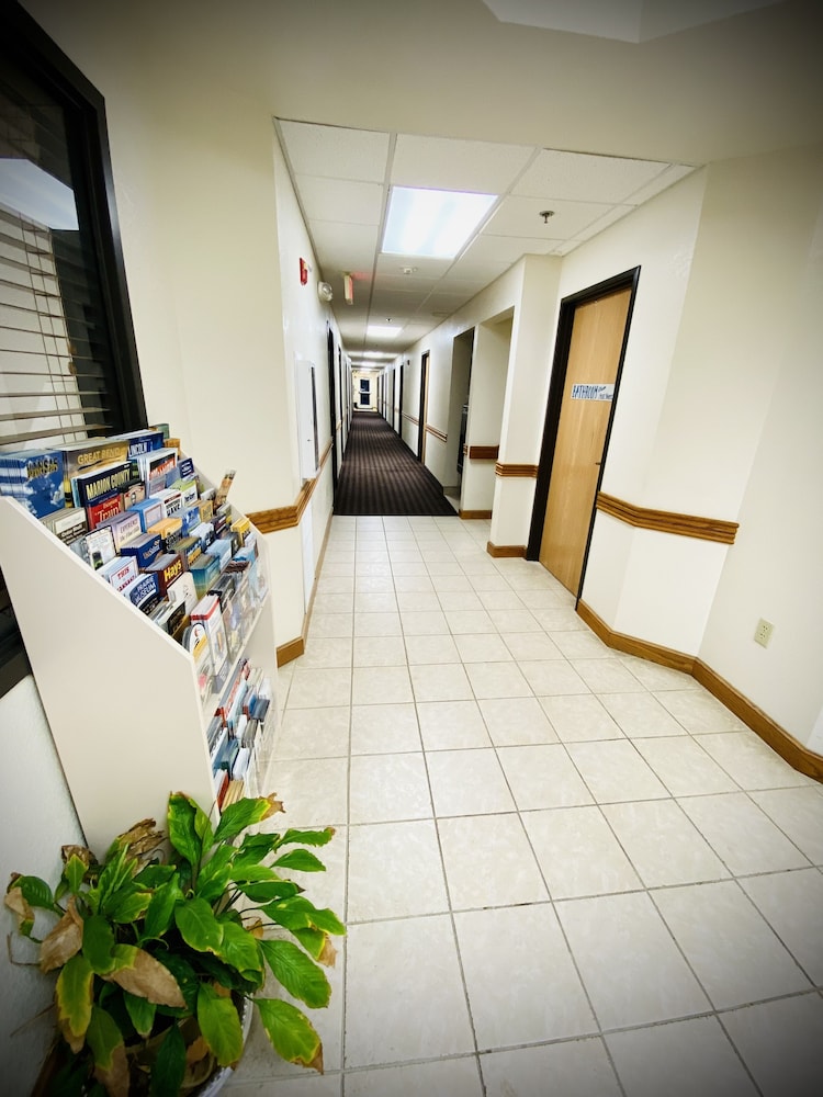 Herington Inn & Suites - photo 29